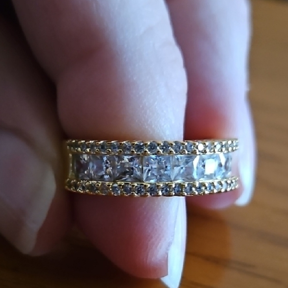 Elegant Gold and Silver Band Ring